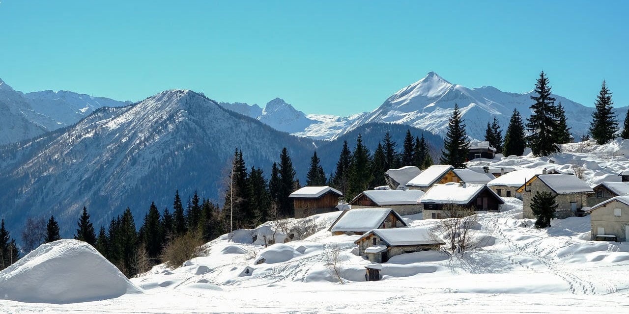 How to Prepare Your Roof for Winter: 3 Tips for Homeowners